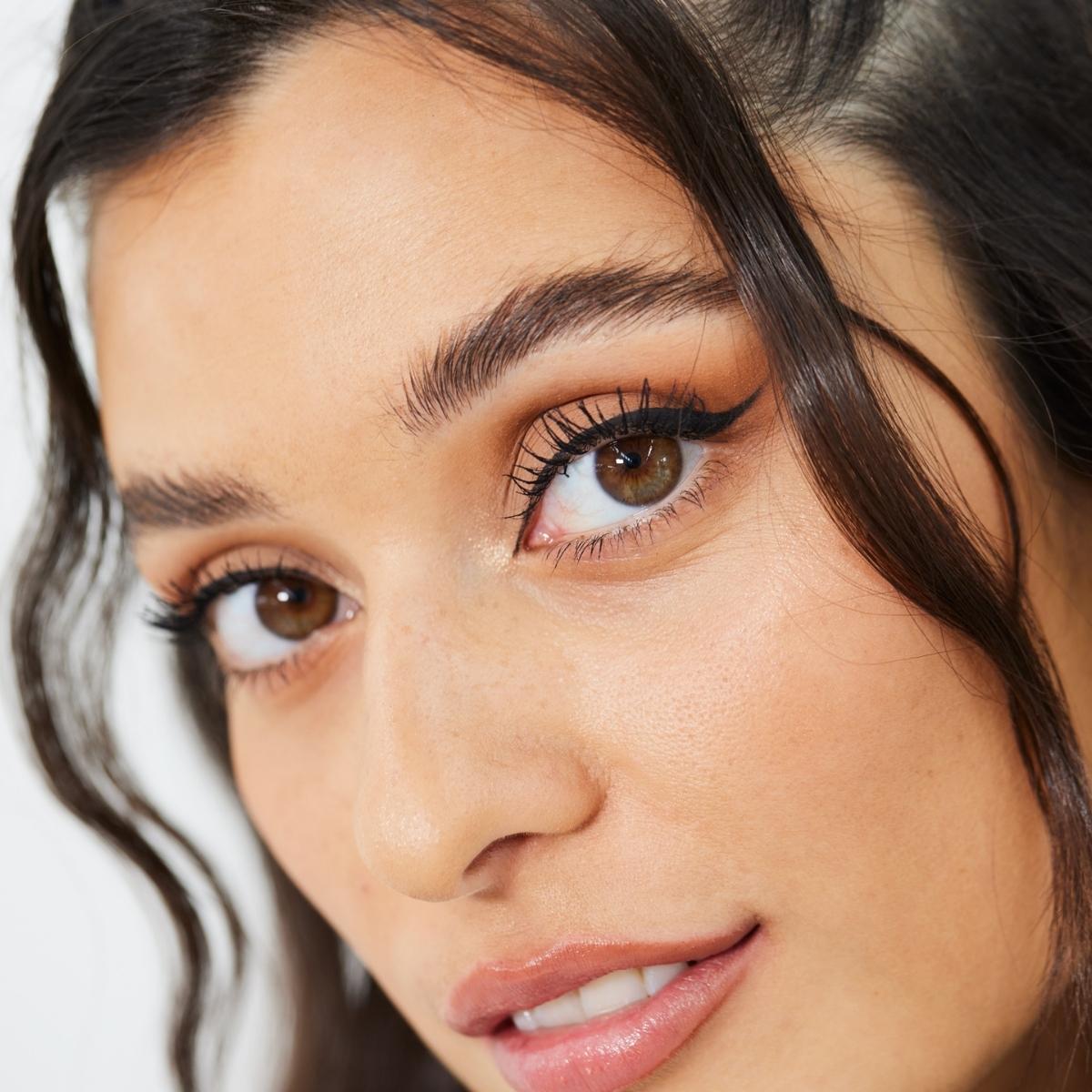 Slanted Pro Liner - 002 Matt Black