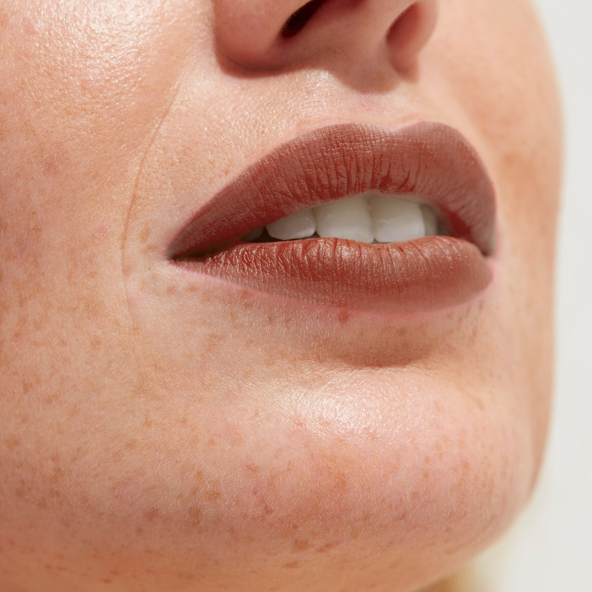 Luxury Nude Lips - 005 Bare