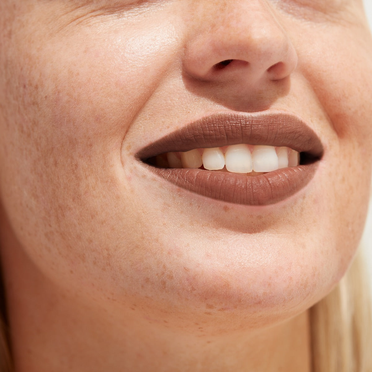 Luxury Nude Lips - 004 Exposed