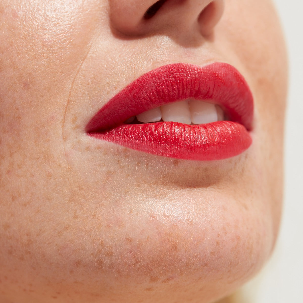 Velvet Touch Matte Lipstick - 029 Matt Runway Red