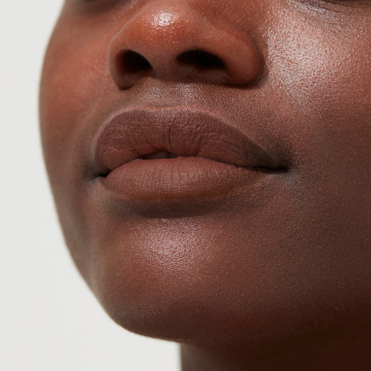 Luxury Nude Lips - 005 Bare