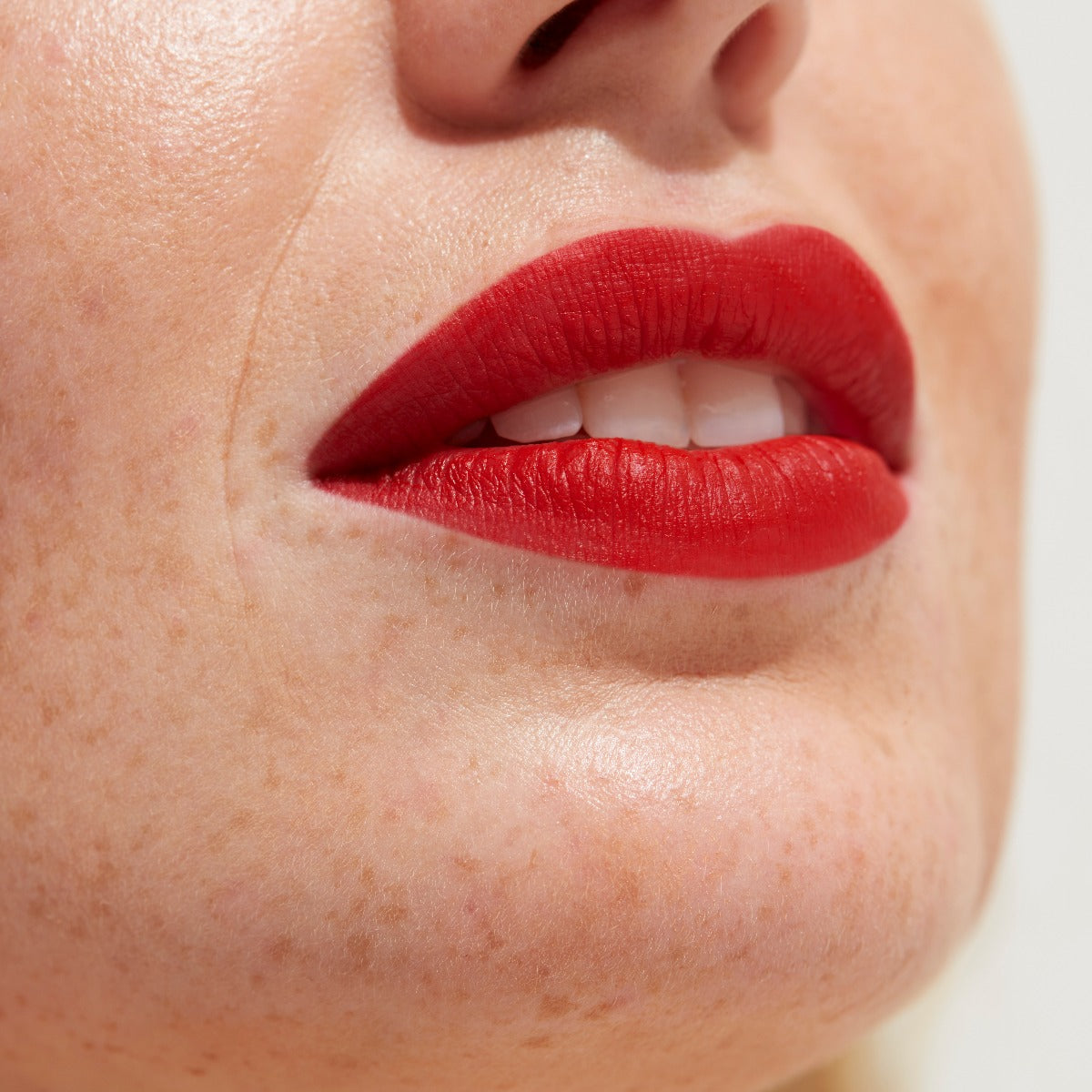Velvet Touch Matte Lipstick - 005 Matt Classic Red