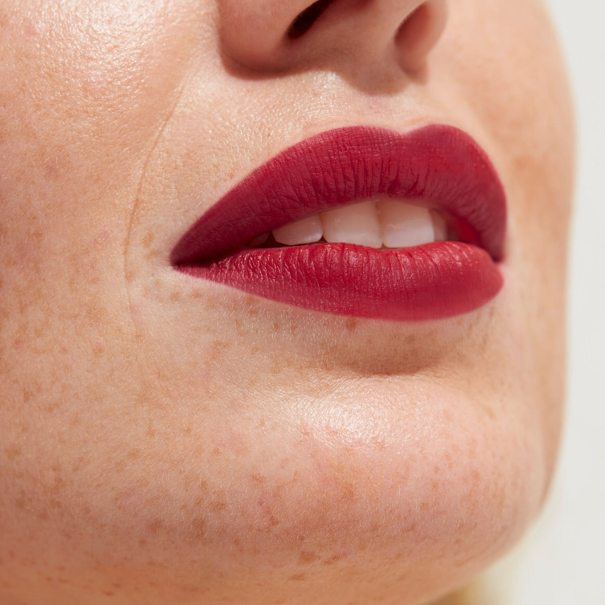 Velvet Touch Matte Lipstick - 007 Matt Cherry